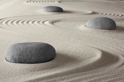 Το να σκεφτόμαστε το άγχος ως βράχο σε έναν κήπο Zen μπορεί να μας βοηθήσει να μετακινηθούμε ήρεμα γύρω του ενώ εργαζόμαστε για να εξαφανίσουμε το άγχος.