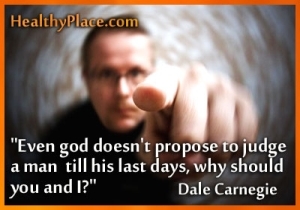 Στίγμα από τον Dale Carnegie - Ακόμη και ο θεός δεν προτείνει να κρίνει έναν άνθρωπο μέχρι τις τελευταίες μέρες του, γιατί θα έπρεπε εσύ και εγώ;