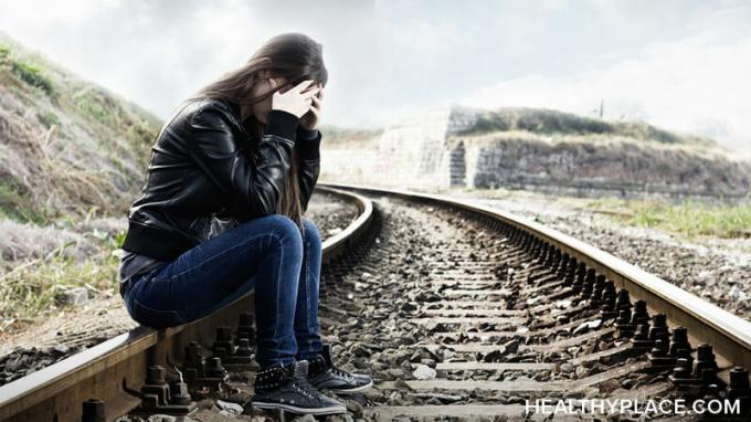Τα συμπτώματα της κατάθλιψης μπορούν να κάνουν πολύ δύσκολη την κοινωνικοποίηση και την αλληλεπίδραση με τους φίλους και την οικογένεια. Πράγματα που πρέπει να εξετάσετε εάν νιώθετε άρρωστα για να κάνετε φίλους.