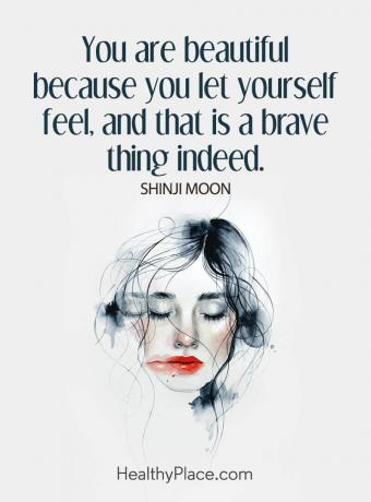 Παράθεση για την ψυχική υγεία - Είσαι όμορφη επειδή αφήνεις τον εαυτό σου να αισθάνεσαι και αυτό είναι πραγματικά γενναίο πράγμα.
